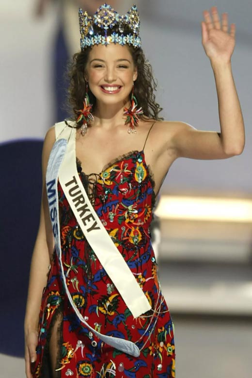 Азра Акын победительница Мисс мира 2002