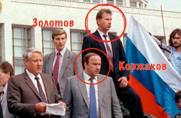 Виктор Золотов возле Белого дома в 1991 году